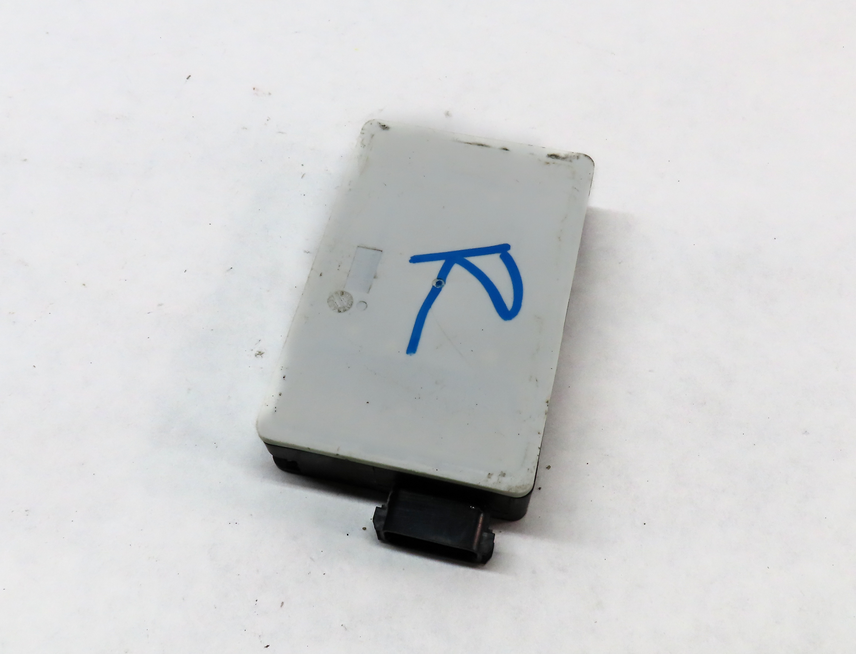 2011 MERCEDES GL450 (X164) REAR RIGHT BLIND SPOT ASSIST RADAR SENSOR MODULE — exact item pictured